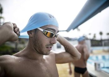 Deseja personalizar sua touca de natação?