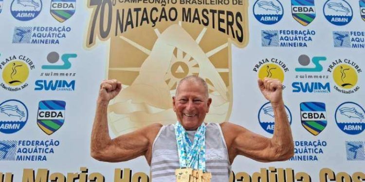 Destaque da natação masters de 2023 estava no programa Domingo Espetacular da Record