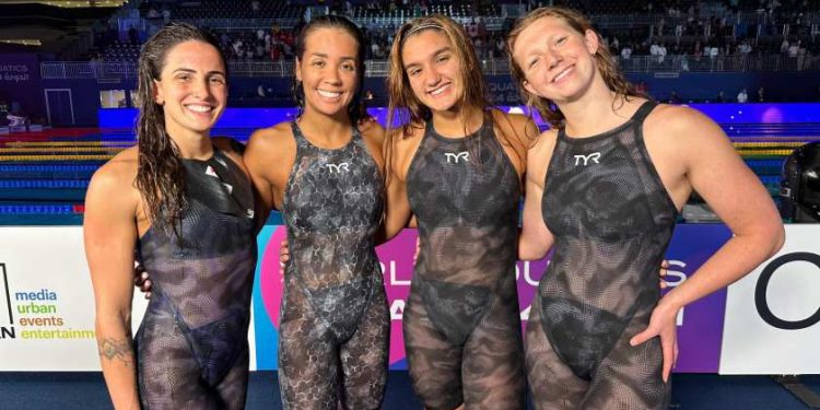 Stephanie na final e 4x200m livre conquistando um resultado histórico