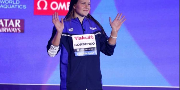 Lamentável: Anastácia Gorbenko vaiada no pódio dos 400m Medley em Doha