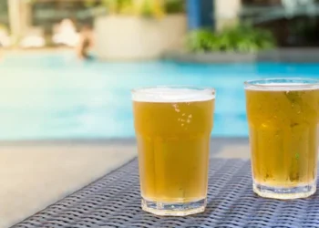 Acidente de carro mata três nadadoras universitárias nos Estados Unidos