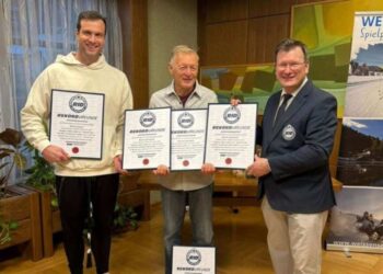 Markus Rogan bate o recorde mundial de natação no gelo 111,2 metros