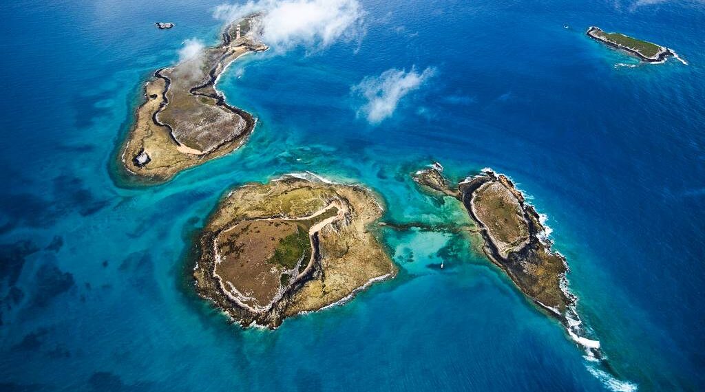 Cesar Saade contorna a nado o Arquipélago de Abrolhos