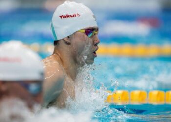 Adam Peaty 57.94 faz o melhor tempo do ano, mas Haiayng Qin nadou 6 vezes abaixo disso em 2023