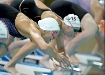 Kaylee Mckeown bate recorde da Austrália 400m Medley sem polir, nem raspar