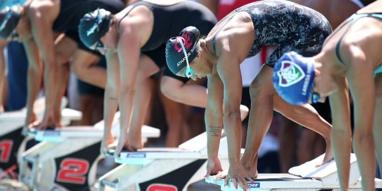 Carolina Sarruf quebra recorde Mundial Master no Circuito da FARJ