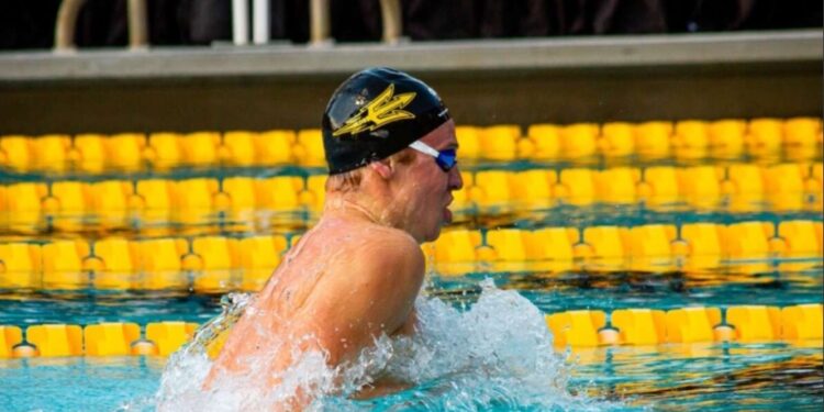 Em apenas três anos, Leon Marchand se tornou no maior nadador da jardas da história