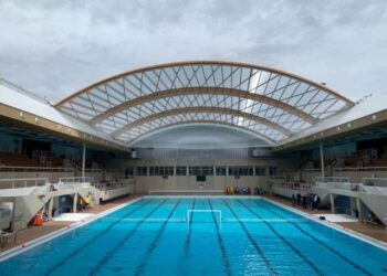 Paris reinaugura a piscina que consagrou Johnny Weissmuller