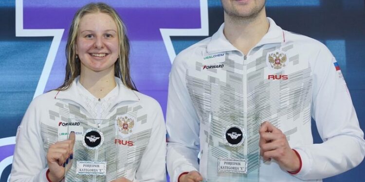 Swim Wars: A primeira competição internacional da Rússia foi na Sérvia