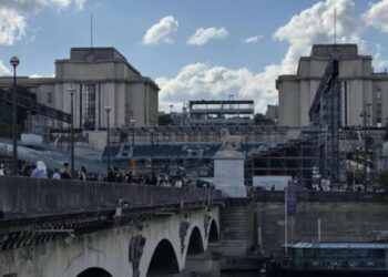 A 50 dias da Olimpíada já temos aequibancadas na zona da prova de águas abertas