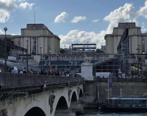 A 50 dias da Olimpíada já temos aequibancadas na zona da prova de águas abertas