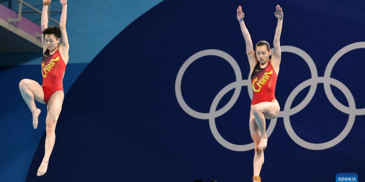 Saltos ornamentais começa com ouro da China