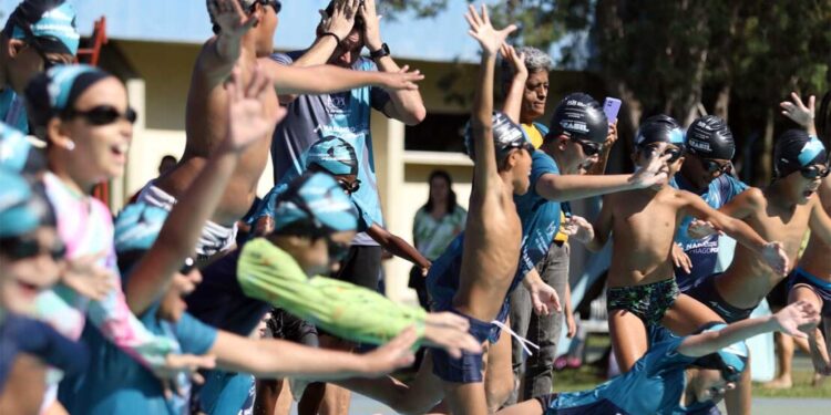 Thiago Pereira apresenta nova fase projeto de natação em Volta Redonda