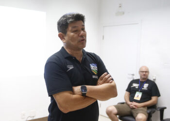 Coordenador técnico da natação sofre acidente em Paris