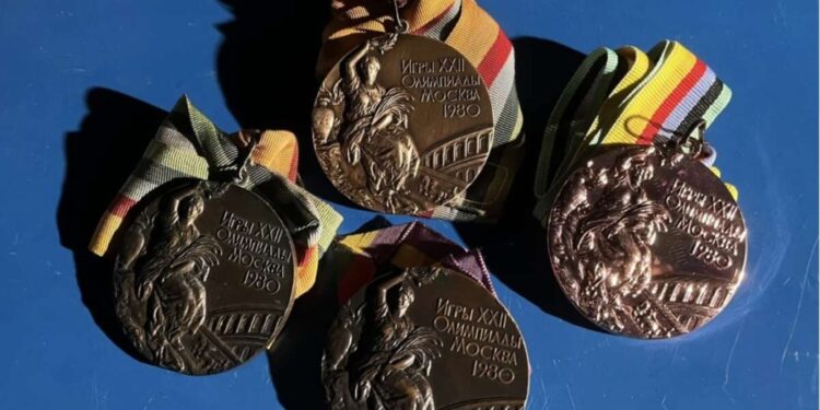 Que espetáculo de matéria: o histórico 4x200m livre bronze do Brasil 44 anos depois