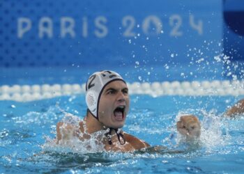 Polo aquático masculino tem início em Paris