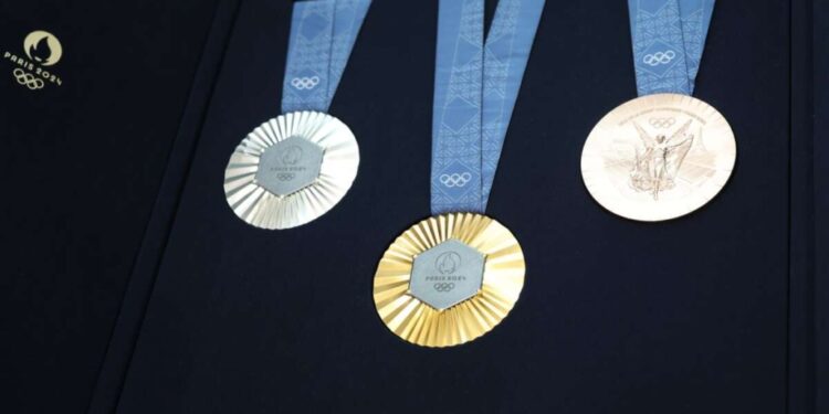 Austrália lidera quadro de medalhas da natação em Paris ao final do dia 3