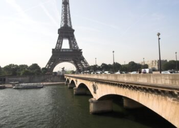 Olhando os nomes da natação olímpica, qual sobrenome com maior presença em Paris?