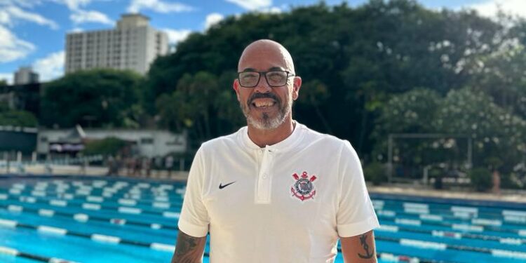 Gerson Pazian do Corinthians é o The Coach of the Meet do Brasileiro Júnior de Inverno 2024