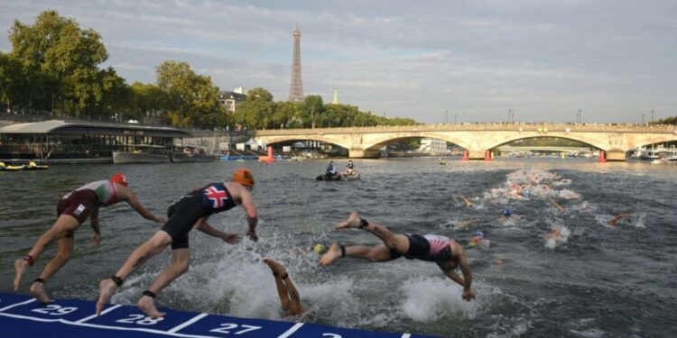 Condições detalhadas do Rio Sena para as águas abertas e o triatlo