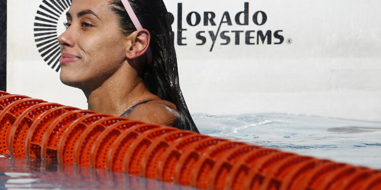 Mafê bate recorde sul-americano no primeiro dia de finais do Finkel