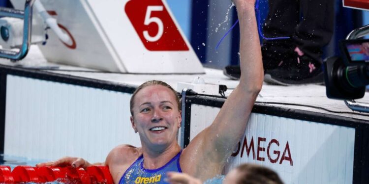 Sarah Sjoestroem nada em busca dos recordes mundiais dos 50m livre e borboleta