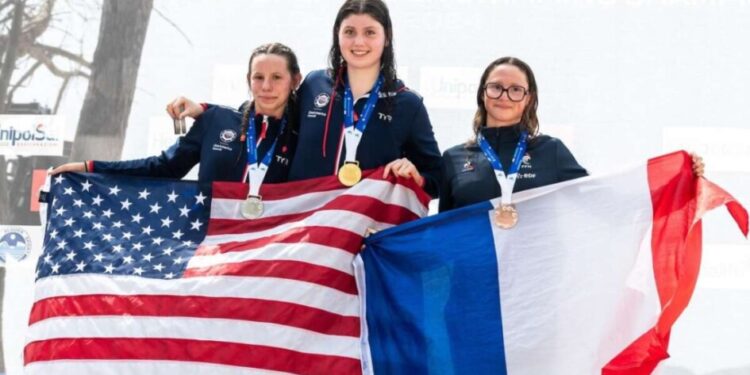 Claire Weinstein dos Estados Unidos é o destaque da estreia dos Knockouts no Mundial Júnior de Águas Abertas