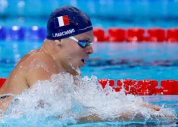 Leon Marchand voltou aos treinamentos hoje, na França!