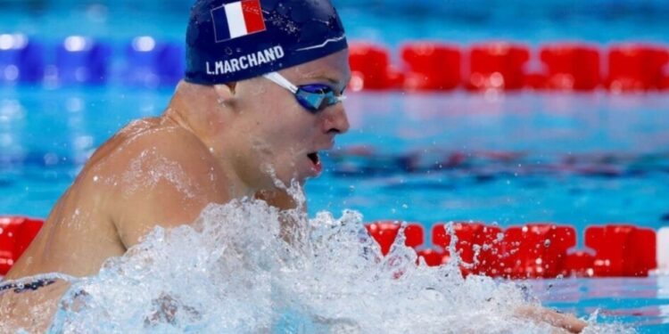 Leon Marchand voltou aos treinamentos hoje, na França!