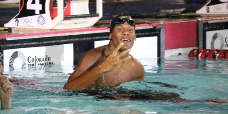 Evolução do recorde de campeonato dos 100m peito juvenil masculino no Chico Piscina