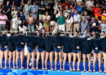 Polo aquático da Itália suspenso por seis meses e multa por protesto na Olimpíada de Paris