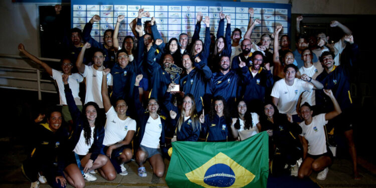 Natação do Brasil passa de 50 medalhas e é campeão geral da natação no Sul-Americano