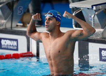 Maria Paula Heitmann e Guilherme Costa “Cachorrão” nadarão pelo SESC RJ na temporada 2025