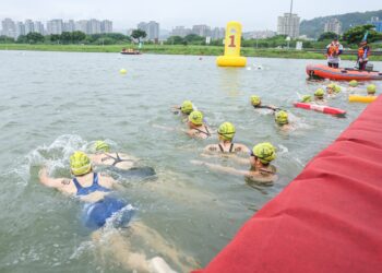 Brasil conquista medalhas nas águas abertas nos Jogos Mundiais Master 2025