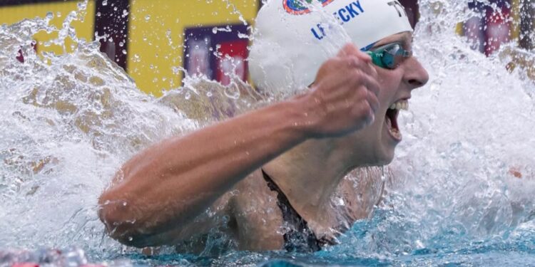 Katie Ledecky chega a 15 recordes mundiais em piscina longa na carreira