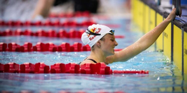 Summer McIntosh bate recorde mundial 200m medley