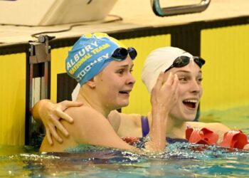 Jovem de 16 anos ganha 100m peito feminino na seletiva australiana