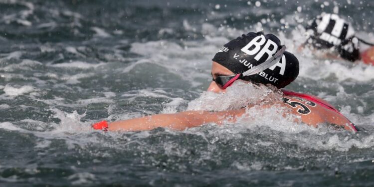 Viviane Jungblut e Léo Macedo vencem prova dos 5k do brasileiro de águas abertas em Fortaleza
