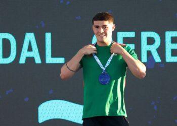 Capa e matéria do jornal português a bola destaca a belíssima campanha de Diogo Ribeiro