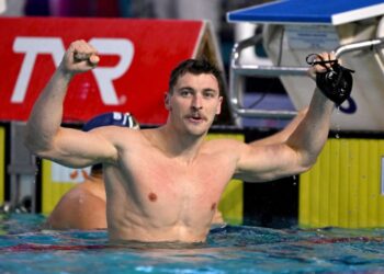 Maxime Grousset e Leon Marchand lideram a França para o Mundial de Singapura