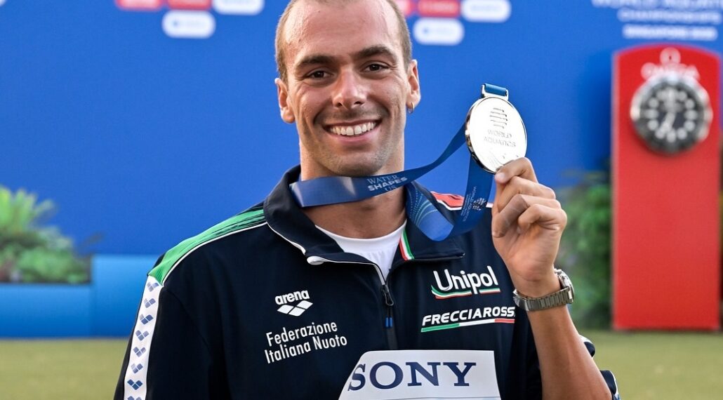 Fratura no dedo tira Paltrinieri do Mundial de Piscina mas ele ainda nada águas abertas