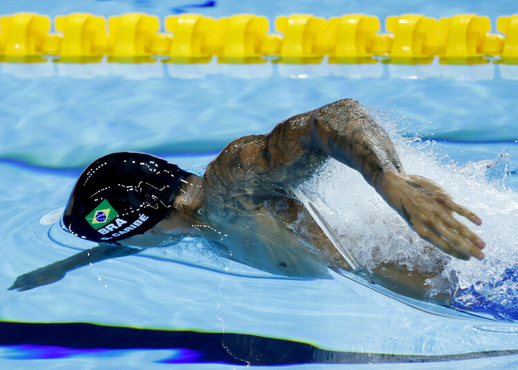 Guilherme Caribé vai a semifinal dos 100m livre