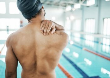 Retorno aos treinos: como diferenciar desconforto normal de um sinal de alerta?