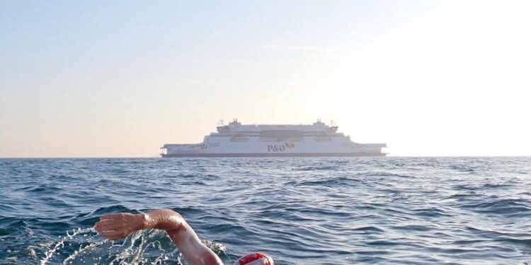 Thiago Naves completa a Travessia do Canal da Mancha