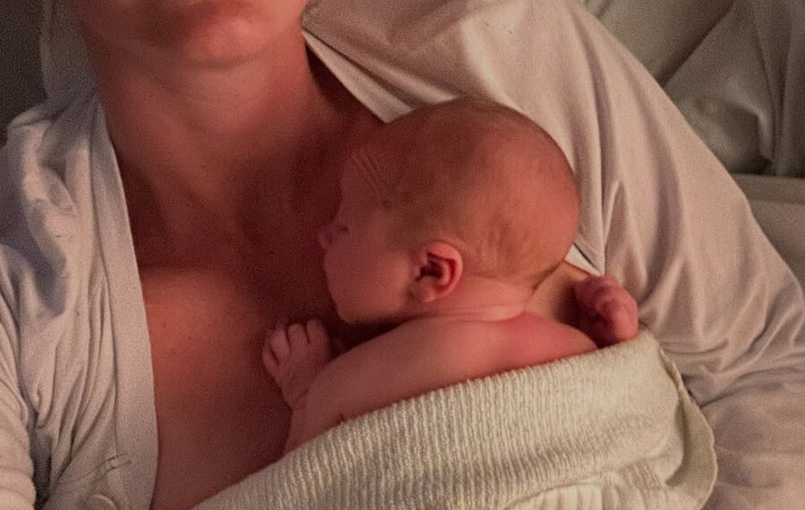 Sarah Sjostrom celebra chegada de Adrian