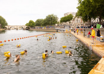 Nadar no Rio Sena é um sucesso!