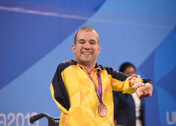 Singapura 2025: ouro, recorde mundial e vitória do revezamento marcam a metade do Mundial para o Brasil