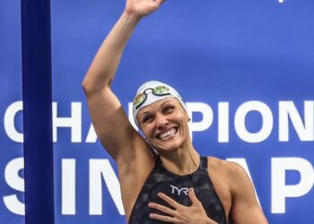 Singapura 2025: Carol Santiago faz trinca de ouros e Brasil vai ao pódio por seis vezes pelo 5º dia