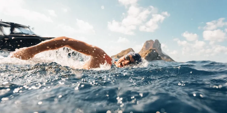 Nado épico ao redor de Ibiza: uma conquista pioneira de dois campeões