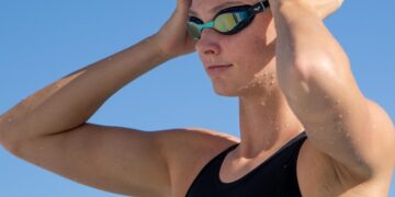 Summer McIntosh assina com a Arena